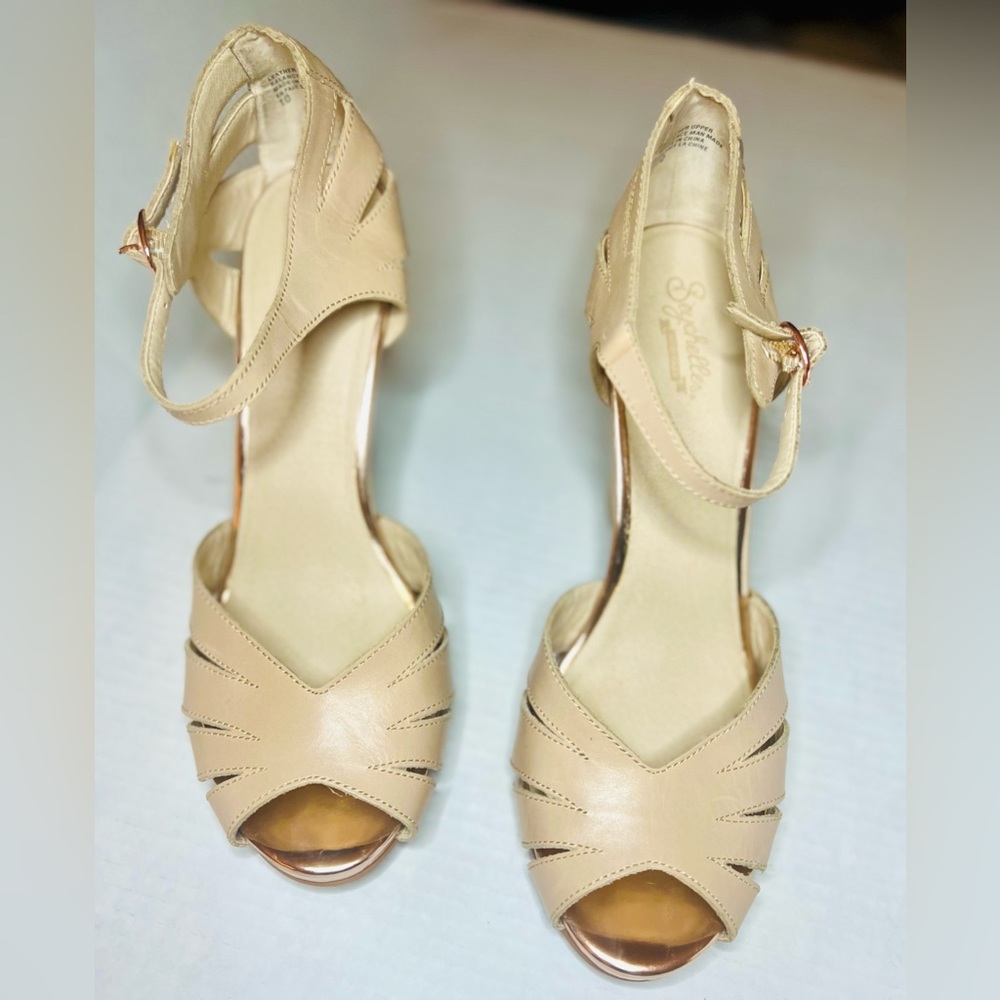 Seychelles Beige Wooden Heels Size 10